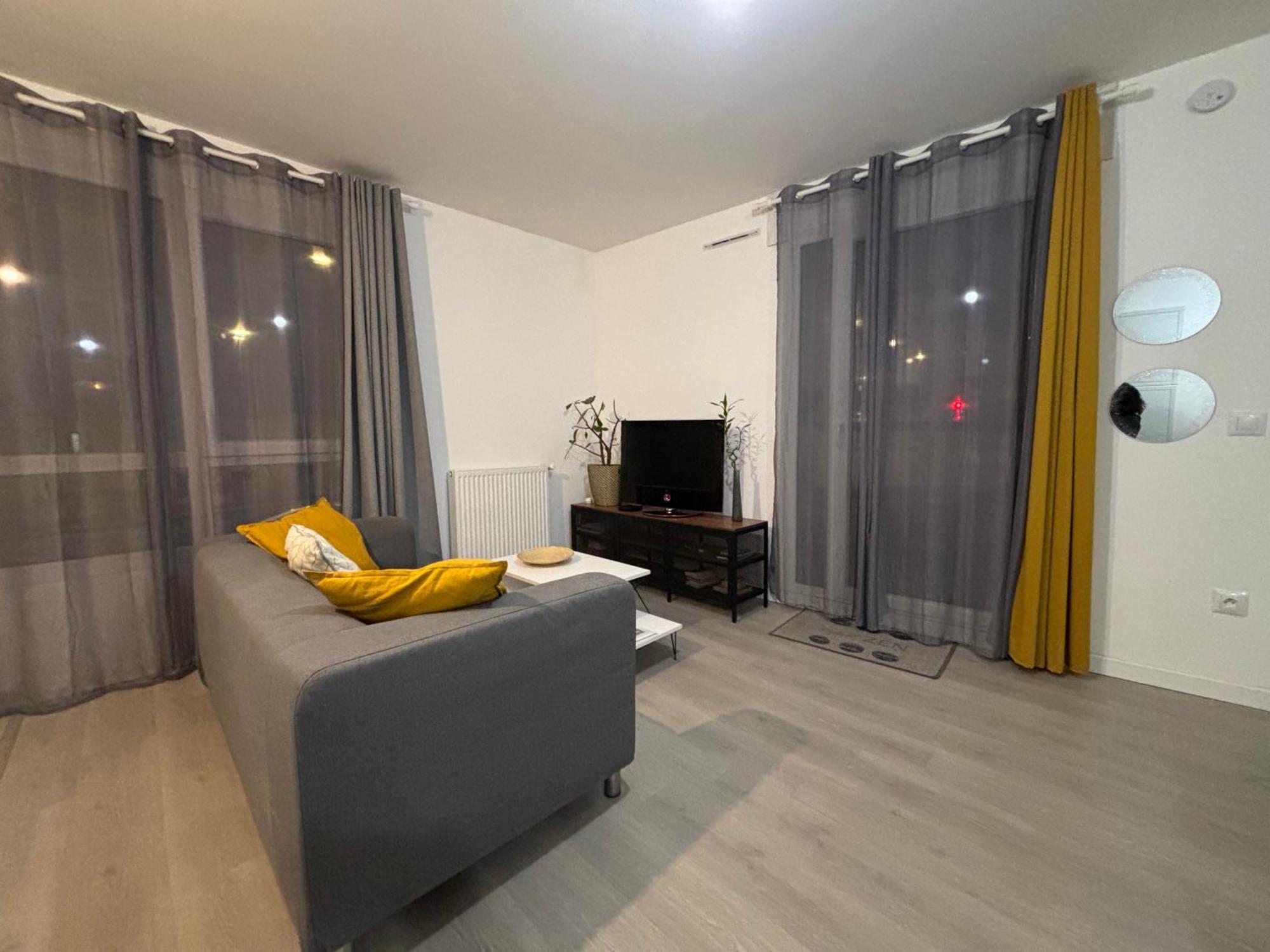 Villejuif - Metro Leo Lagrange - 2 Pieces Avec Balcon Exterior photo
